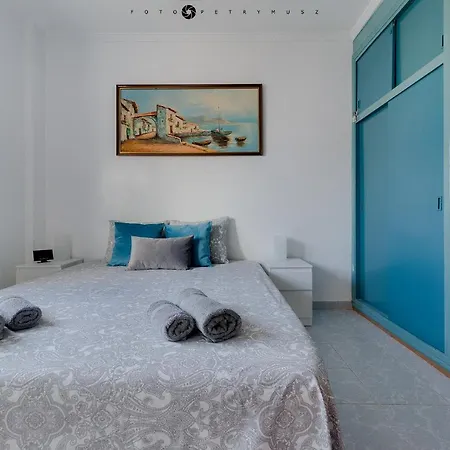 With Pool, Sea Views & Balcony Less Than 10min Walk To La Mata Beach! *